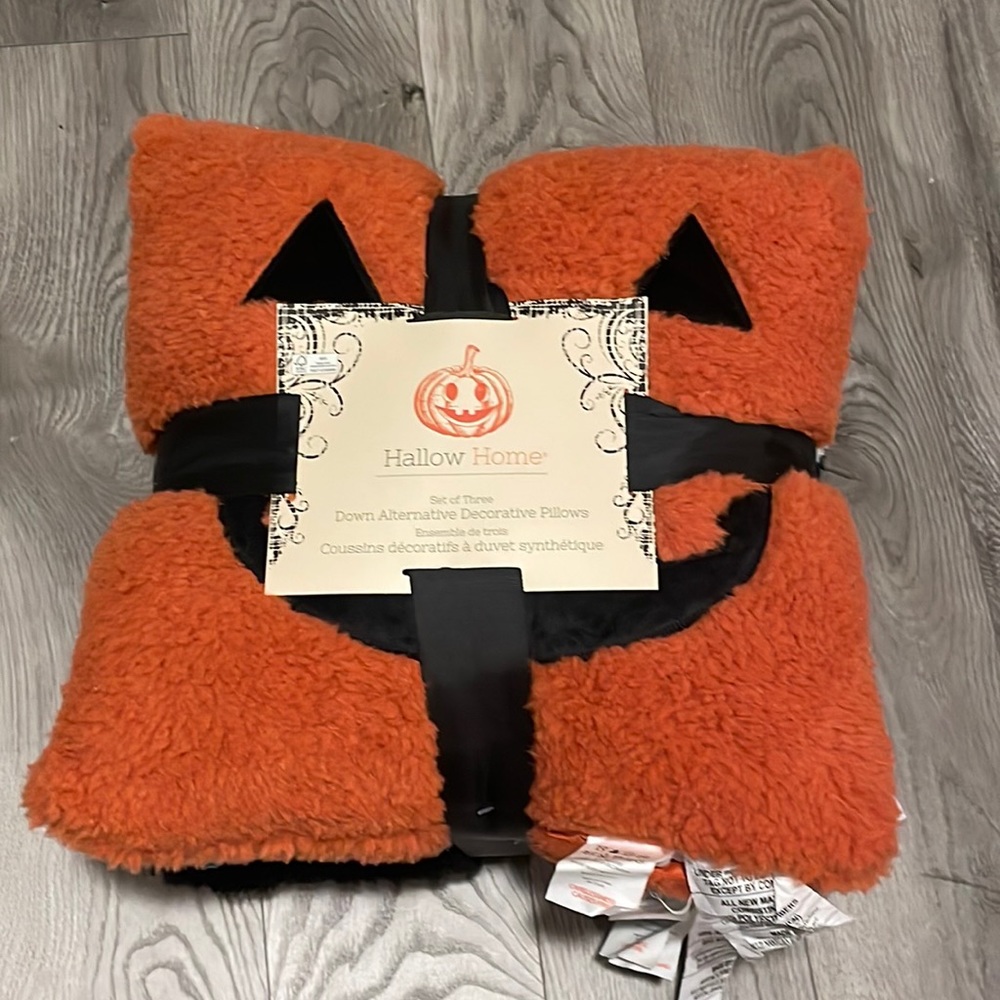 Hallow Home 3PK. Halloween Decorative Pillow Set Pumpkin Ghost Cat NEW